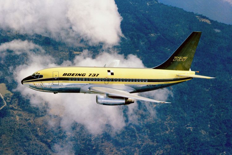 O primeiro 737, de 1967, media apenas 28,5 metros de comprimento (Boeing)