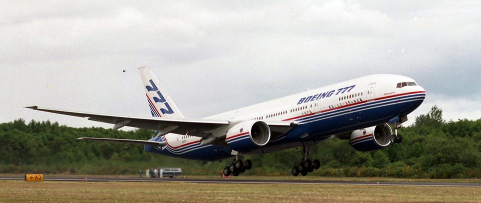 O 777 é o maior bimotor comercial em operação no mundo, com até 76,5 metros de comprimento (Boeing)