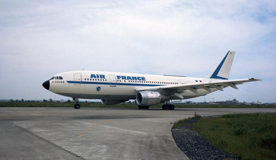 O A300 foi o primeiro avião de médio porte equipado com apenas dois motores (Airbus)