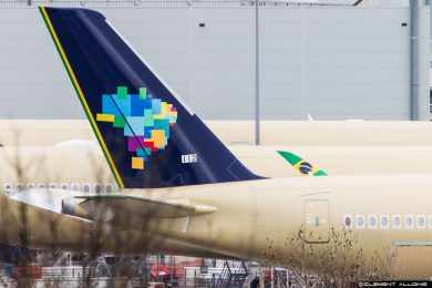 A Airbus chegou a pintar partes de um A350 com as cores da Azul (Clément Alloing)