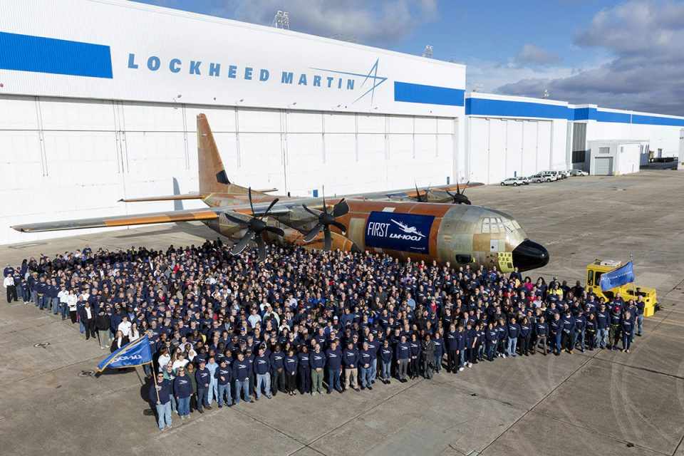 O rollout do primeiro LM-100J foi realizado na instalação da Lockheed Martin em Marietta, no estado da Georgia (Divulgação)