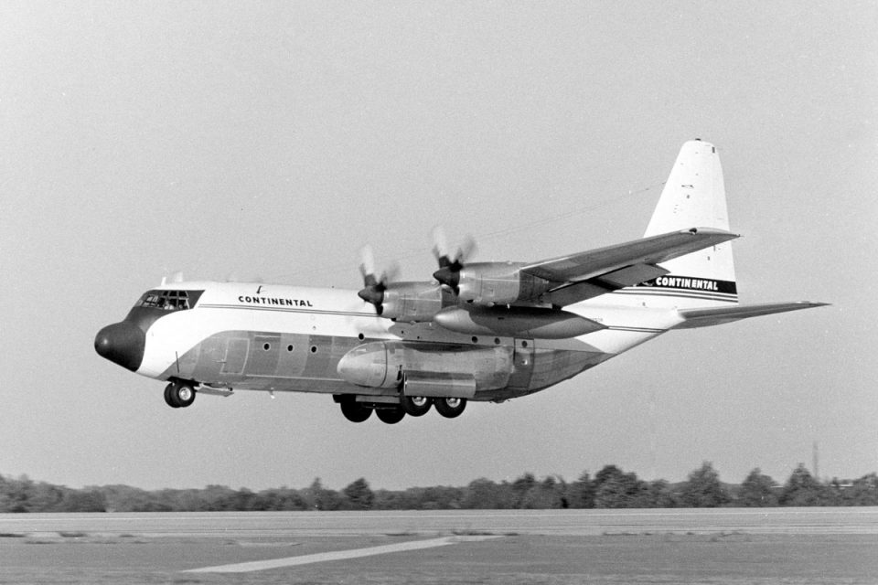 O L-100 foi a primeira versão civil do Hercules, produzido entre 1965 e 1992 (Divulgação)