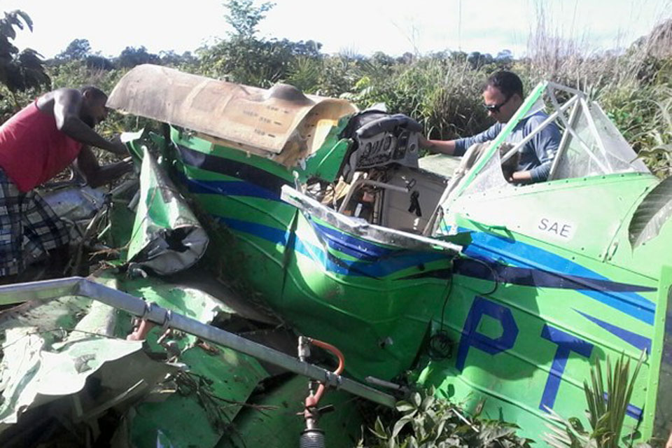 A aeronave caiu próximo a uma estrada vicinal de uma fazenda (Polícia Militar)