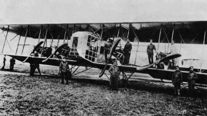 O Sikorsky Ilya Muromets podia transportar 800 kg de bombas, ou de passageiros... (Domínio Público)