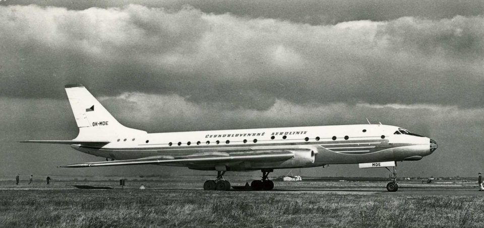 O Tupolev Tu-104 foi o único jato comercial operacional entre 1956 e 1958, com a paralisação do Comet (Domínio Público)
