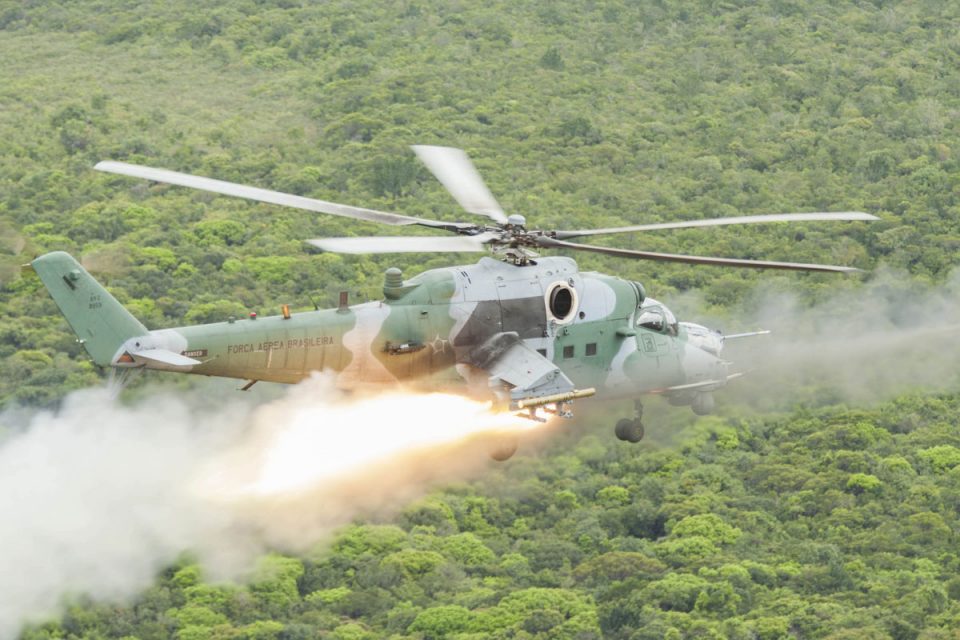 O AH-2 Sabre é o nome da FAB para o temido helicóptero russo Mi-35 (FAB)