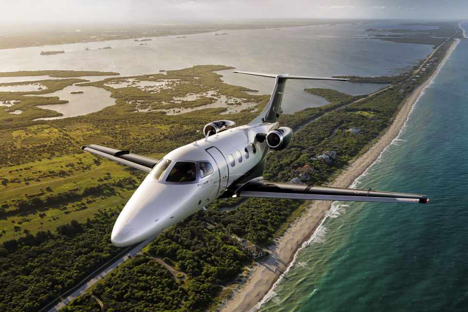 O Phenom 100 pode transportar até sete passageiros com um único tripulante (Embraer)