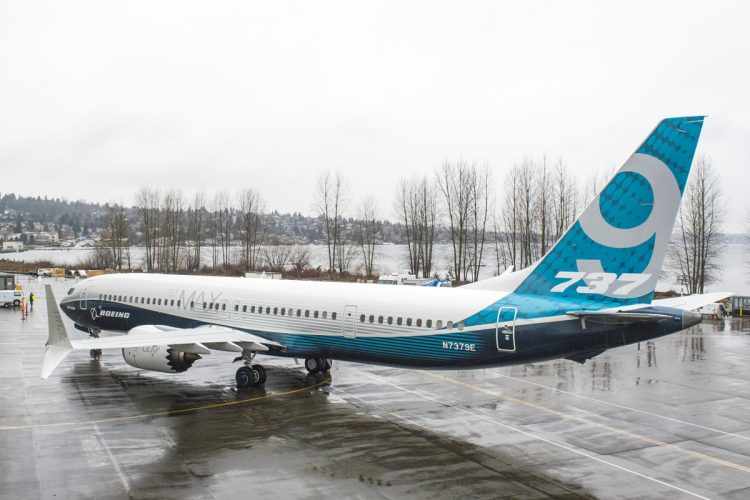 O 737 MAX 9 tem 42,2 metros de comprimento e pesa 88.314 kg (Boeing)