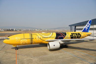 Assim como o Boeing 767 "Star Wars", o modelo com a pintura do C3PO vai voar somente em rotas domésticas no Japão (ANA)