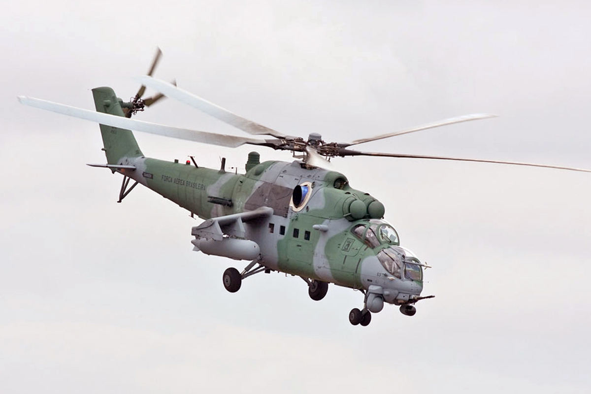 O helicóptero de ataque AH-2 Sabre também pode ser utilizado para interceptar aeronaves de baixa performance (FAB)