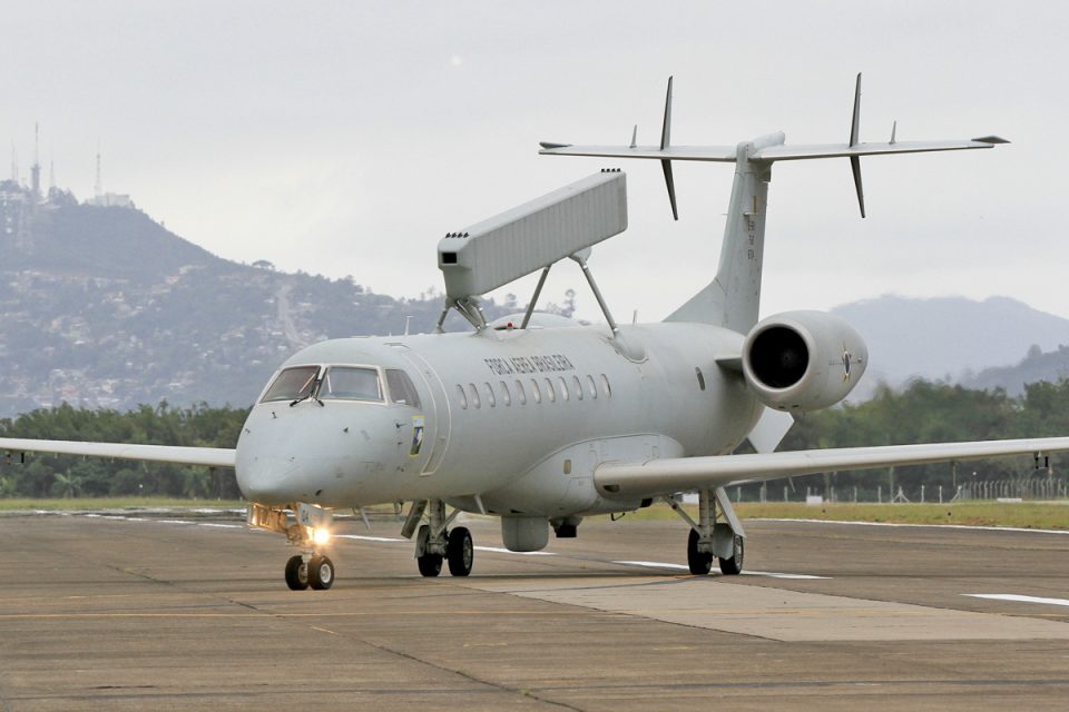 O radar do E-99 podem encontrar aeronaves a até 350 km de distância (FAB)