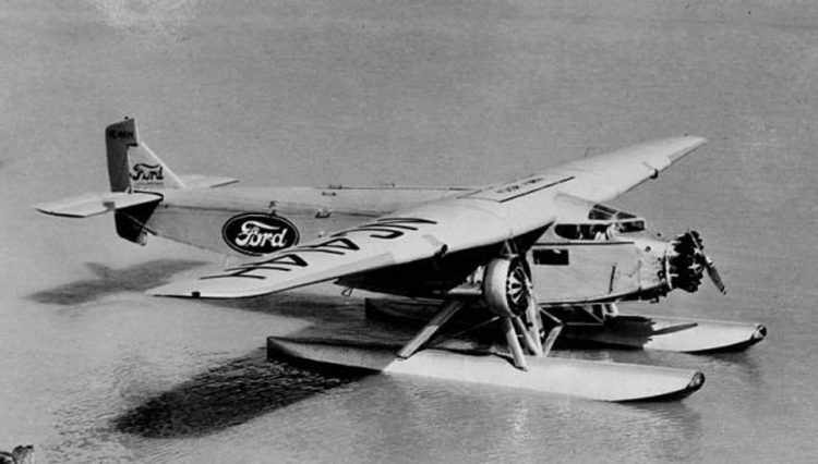 A Ford também testou o Trimotor como hidroavião (Domínio Público)