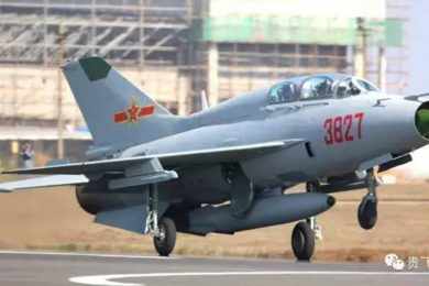 O último MiG-21 é na verdade o GAIC JJ-7A, versão chinesa do famoso caça soviético
