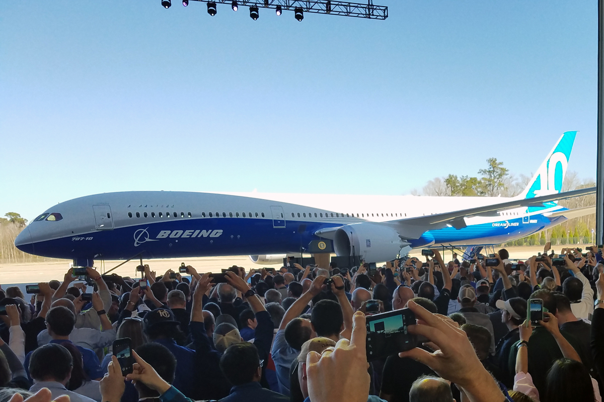 Na versão de alta densidade, pouco comum no mercado, o 787-10 pode transportar até 440 passageiros (Boeing)