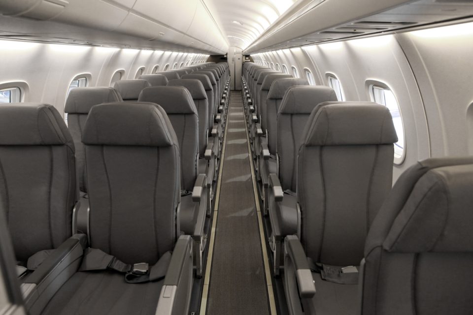 Os assentos do ERJ são dispostos na peculiar configuração 2-1 (Divulgação)