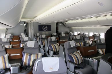A classe executiva no Boeing 747-8 da Lufthansa conta com 80 assentos (Thiago Vinholes)