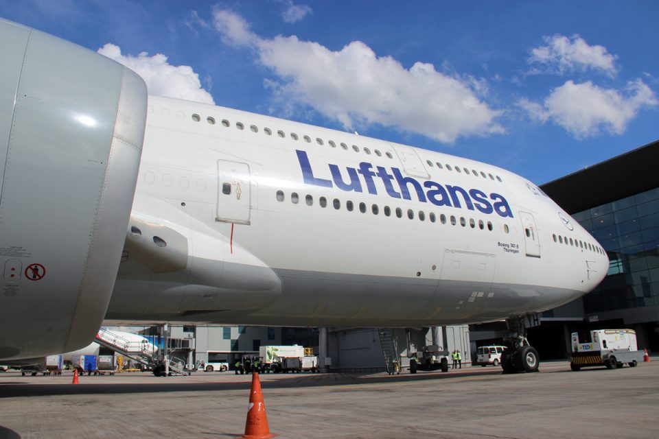 A Lufthansa foi um das poucas companhias que compraram a versão de passageiros do 747-8 (Thiago Vinholes)