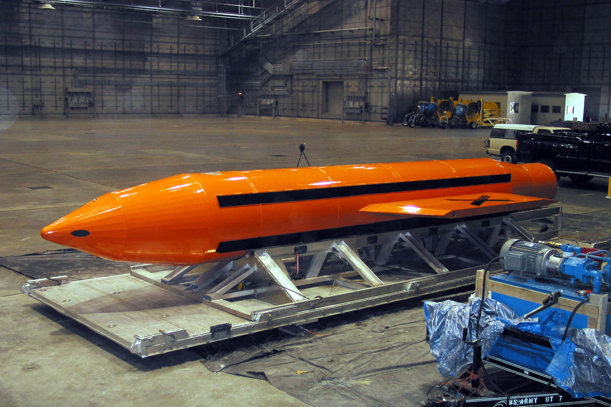 A MOAB é a bomba não nuclear mais poderosa do arsenal dos EUA (United States Department of Defence)