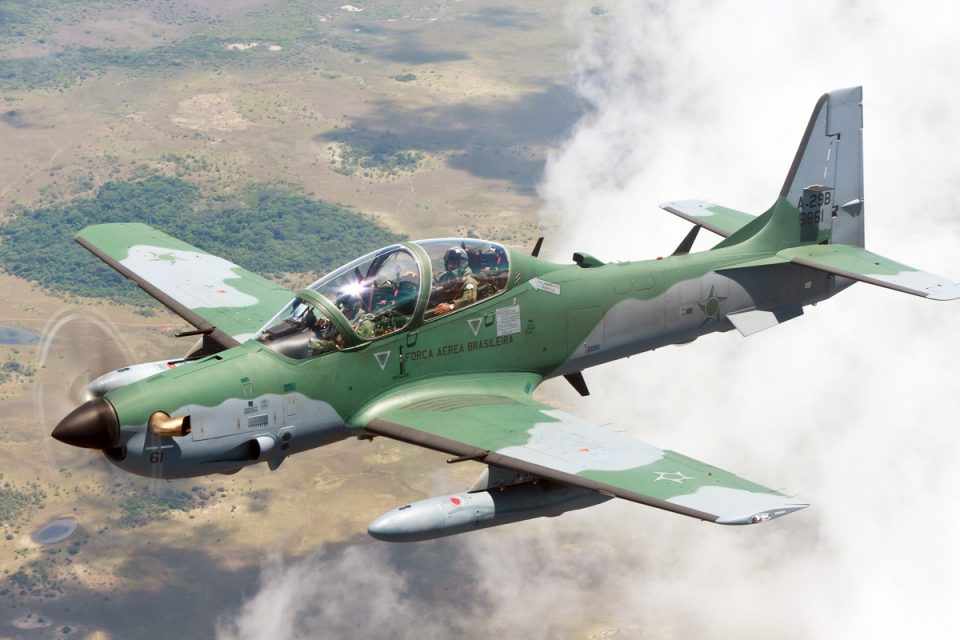 Além do Brasil, o Super Tucano também voa com as cores de outros 16 países pelo mundo (FAB)