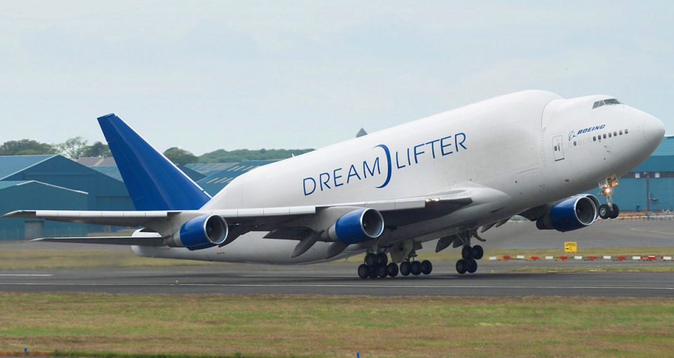 O 747 Dreamlifter voou pela primeira vez em 2006, partindo de Taiwan (Altair78)