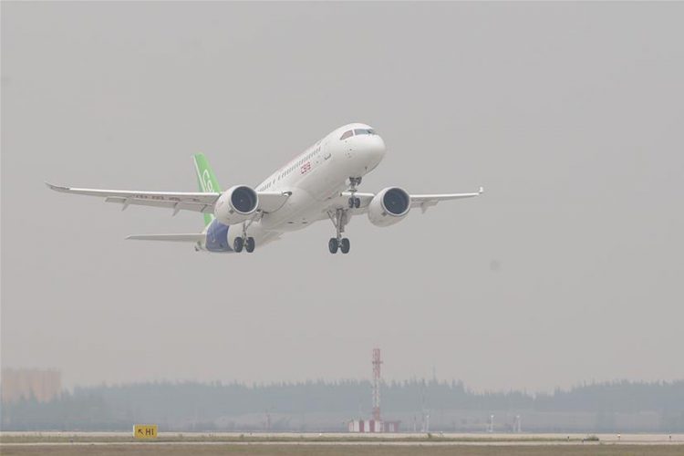 A aeronave tem capacidade para transportar 158 passageiros em duas classes (Xinhua)