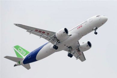 O C919 vai concorrer com os tradicionais Airbus A320 e Boeing 737 (Xinhua)
