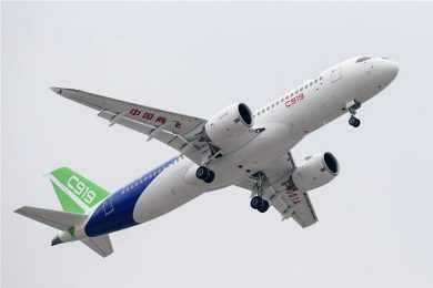 O C919 vai concorrer com os tradicionais Airbus A320 e Boeing 737 (Xinhua)