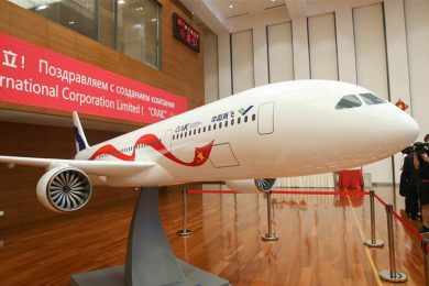 A maquete do jato sino-russo foi apresentada durante a cerimônia sobre o anúncio da CRAIC (Xinhua)