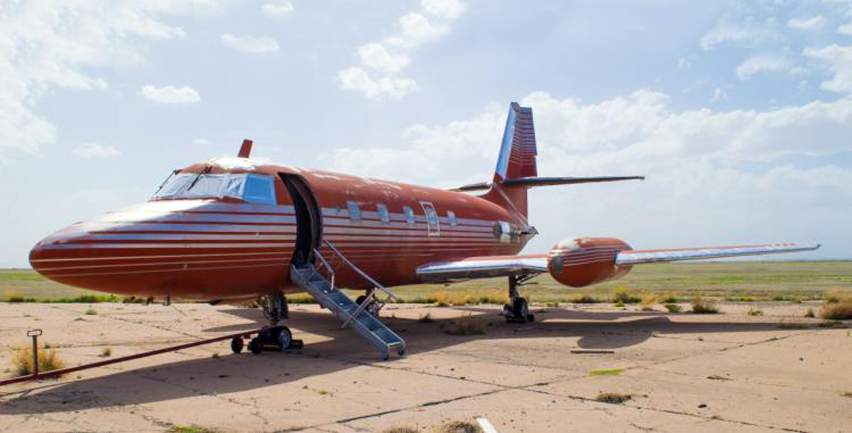 O Jetstar "Hound Dog", sem motores, está abandonado em Roswell desde 1990 (Divulgação)