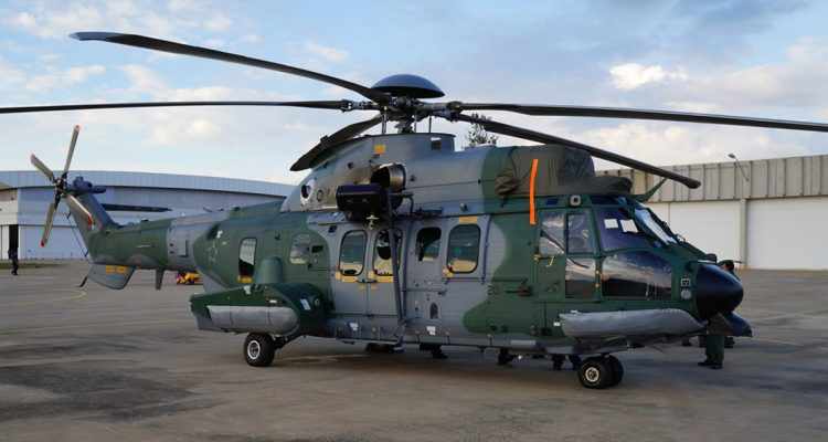 O H225M operacional da FAB é equipado com sonda de reabastecimento aéreo (Helibras)