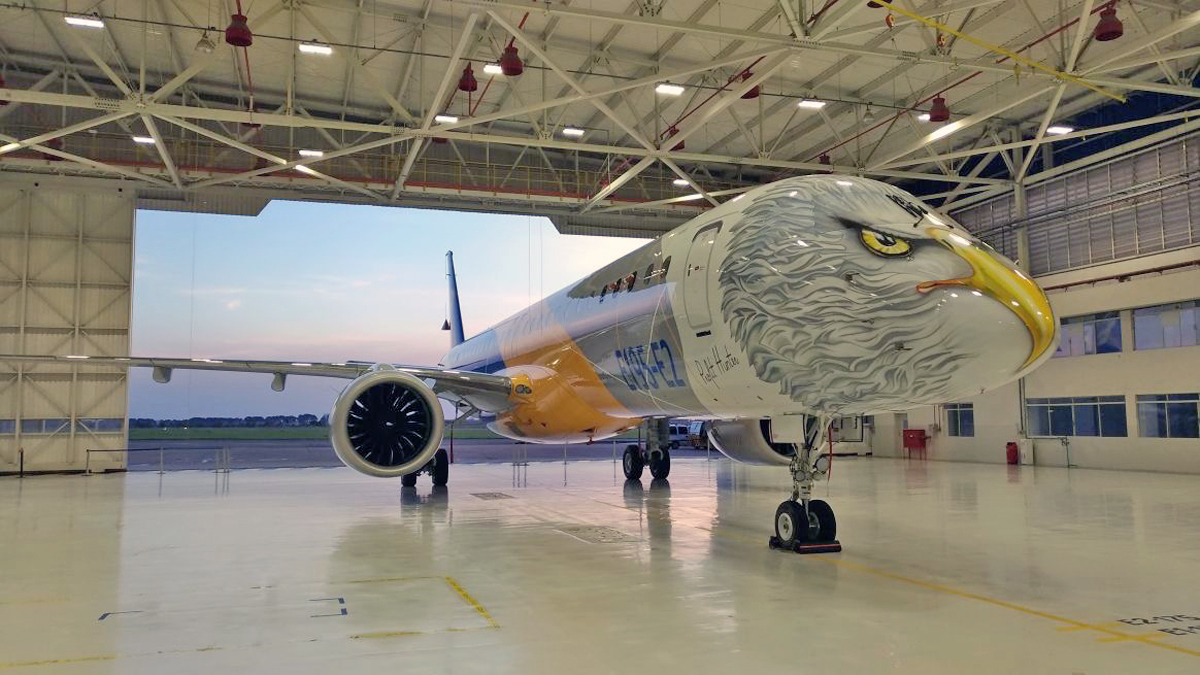 O E195-E2 será apresentado na França com uma pintura especial (Embraer)