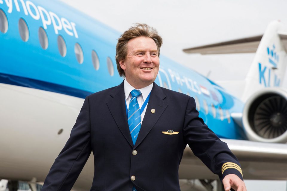 O rei contou que poucas vezes foi reconhecido vestido como piloto (KLM)