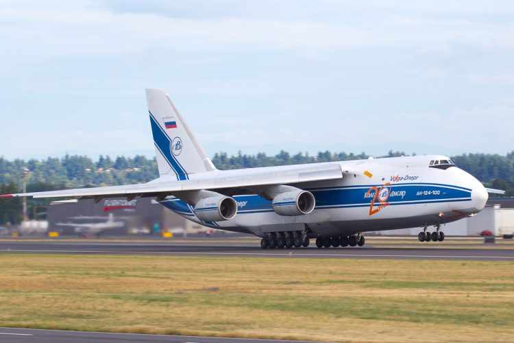 O AN-124 pode decolar com peso máximo de 405 toneladas (Eric Prado)