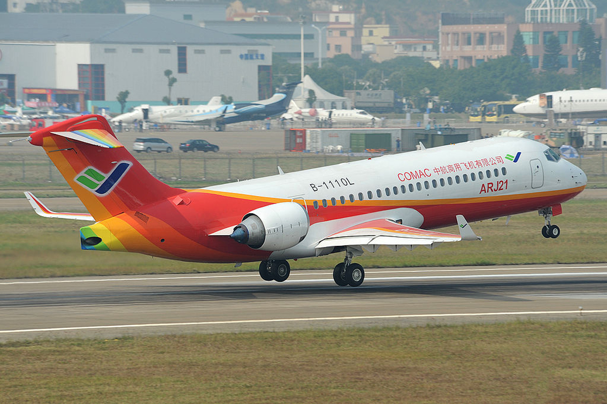 O COMAC ARJ21-700 é projetado para transportar até 90 passageiros (Xinhua)