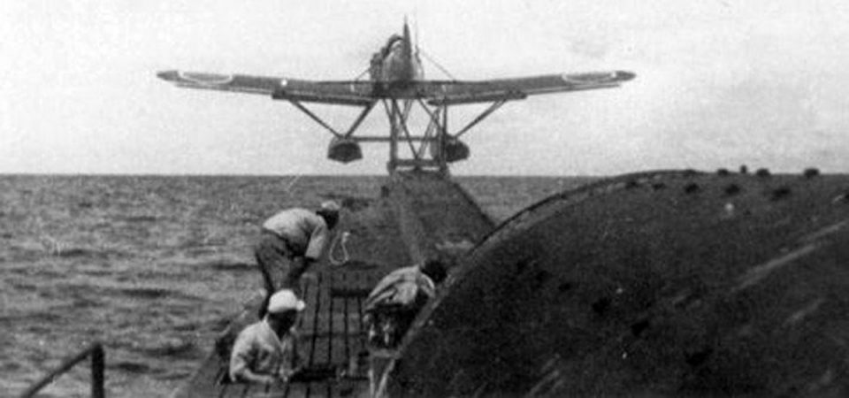 Os megasubmarinos do Japão podiam transportar até três aeronaves (Domínio Público)