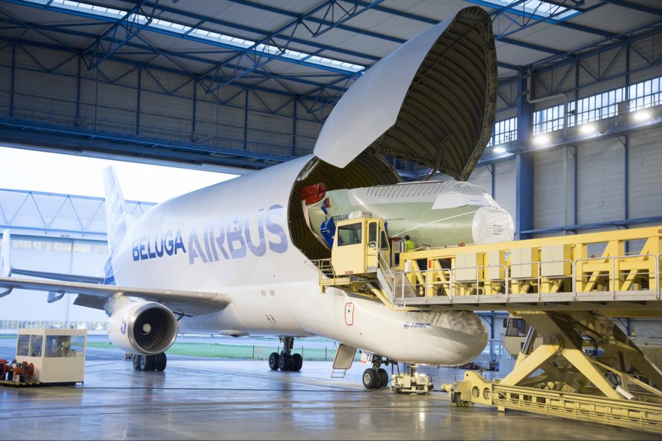 O primeiro Beluga foi desenvolvido nos anos 1990 a partir do jato comercial A300 (Divulgação)