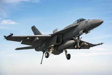 Caça F/A-18E Super Hornet dos EUA abate SU-22 da Síria
