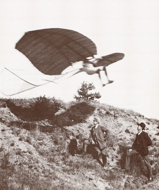 O Derwitzer Glider é considerado o primeiro planador bem sucedido da história da aviação (Domínio Público)