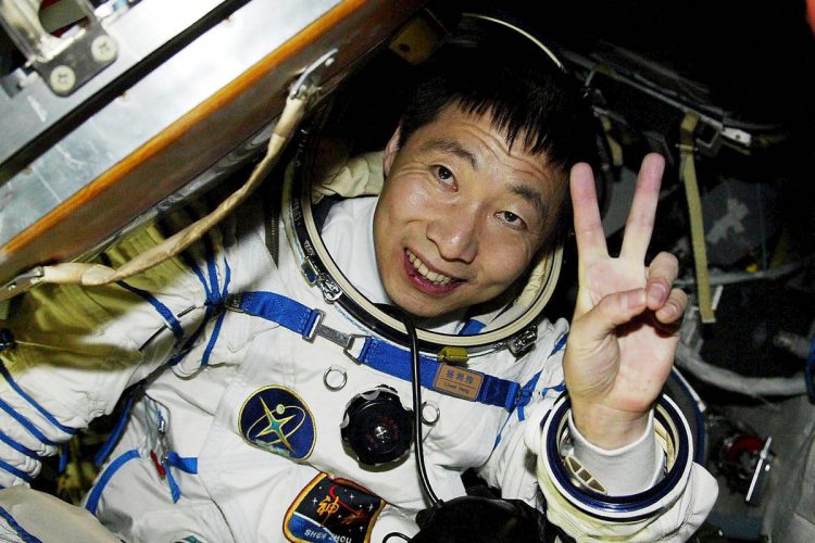 Yang Liwei foi o primeiro astronauta chinês a visitar o espaço, em 2003; atualmente é o vice-presidente da agência espacial da China (Xinhua)