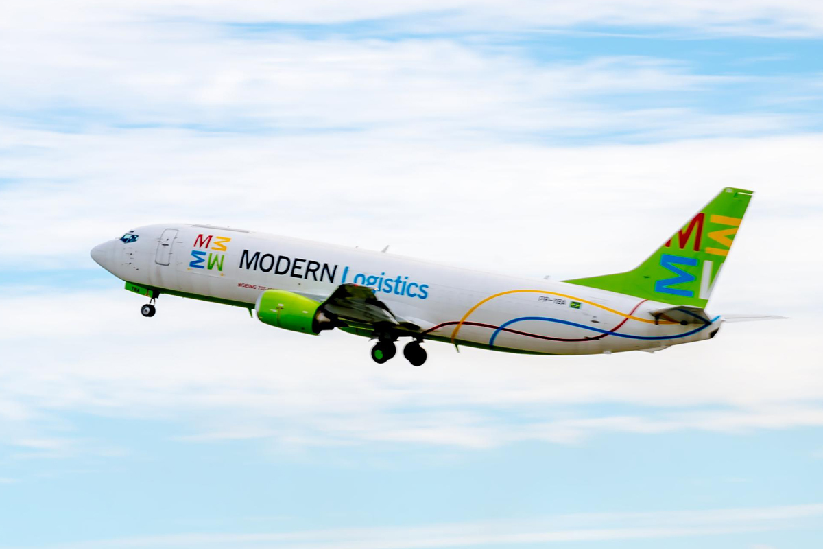 O Boeing 737-400F da Modern Logistics pode transportar até 20 toneladas de carga (Divulgação)