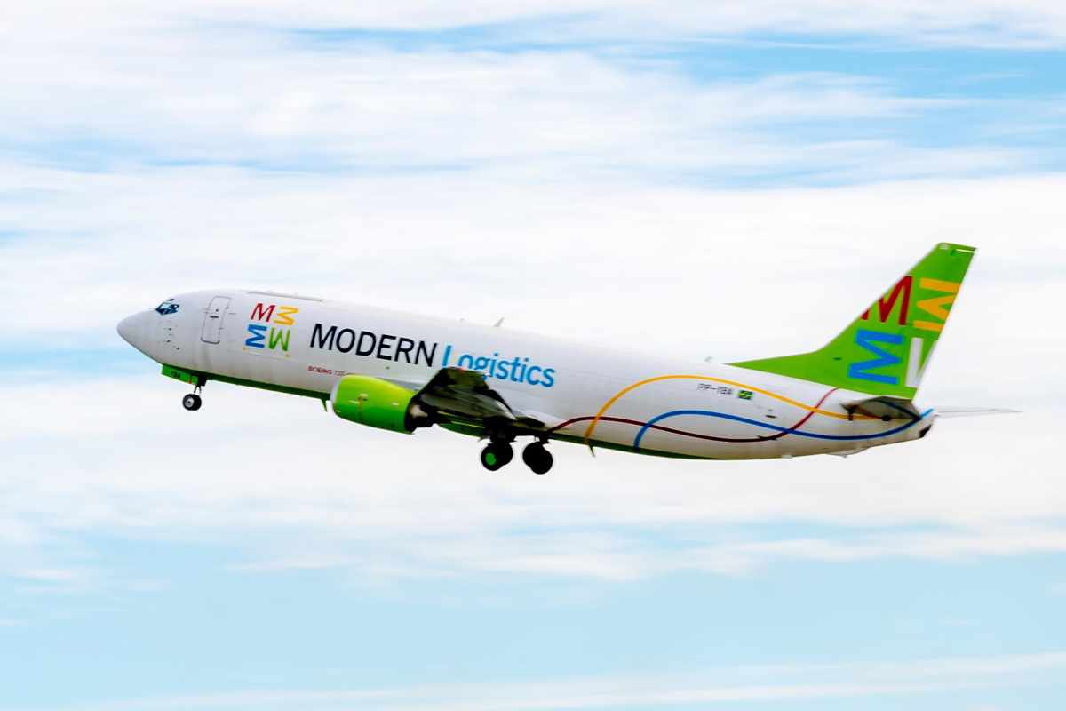 O Boeing 737-400F da Modern Logistics pode transportar até 20 toneladas de carga (Divulgação)