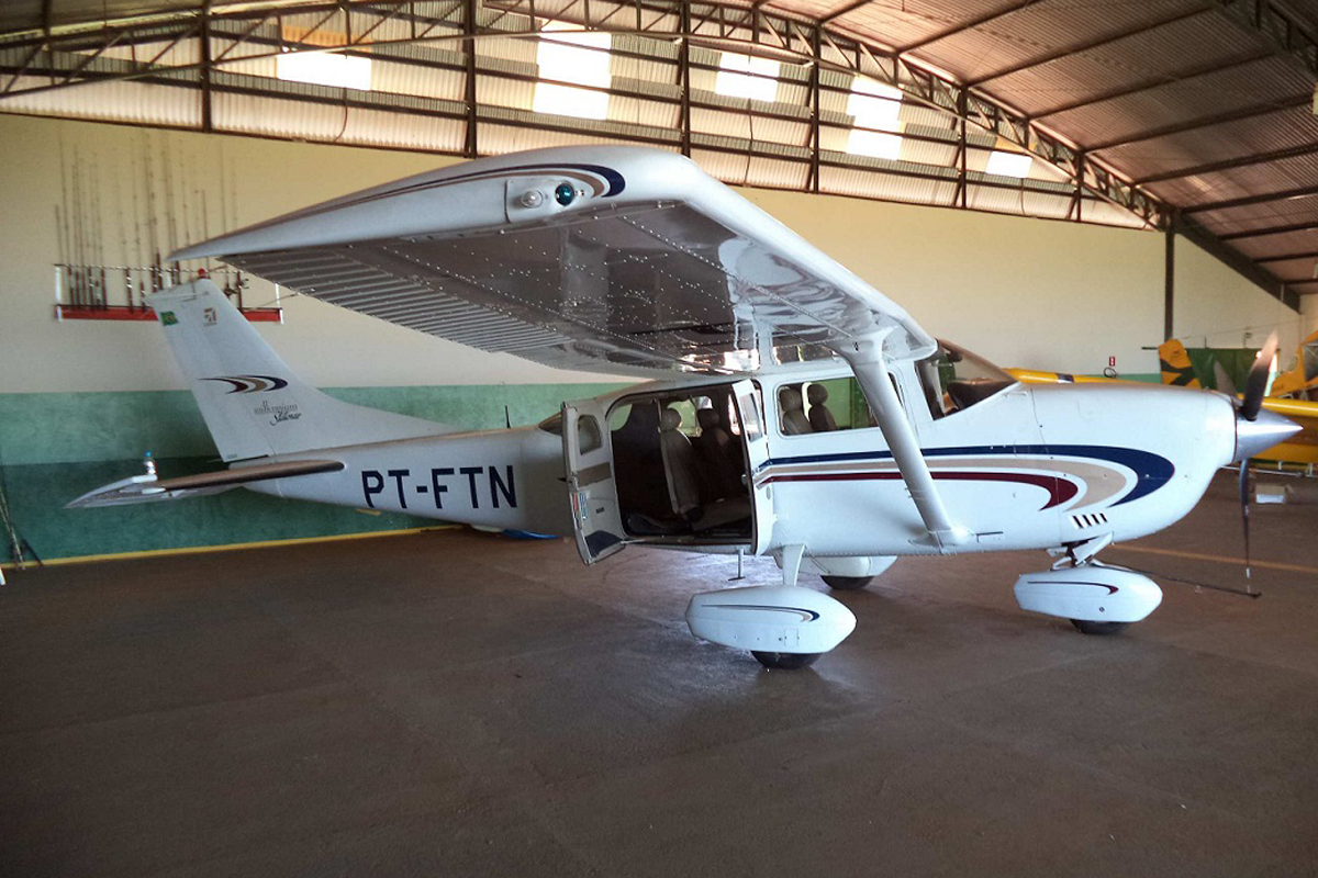 O avião disponível no leilão em Viracopos, um Cessna 206, tem lance inicial de R$ 500 mil (Divulgação)