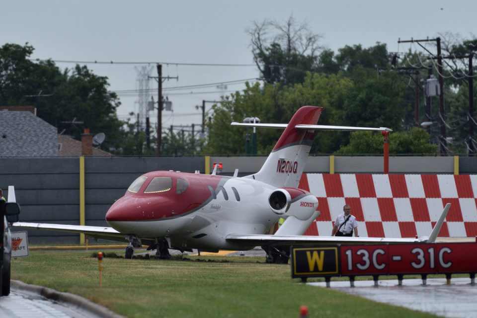 O HondaJet que sofreu o incidente em Chicago transportava cinco passageiros e um piloto (Reprodução/AINonline)