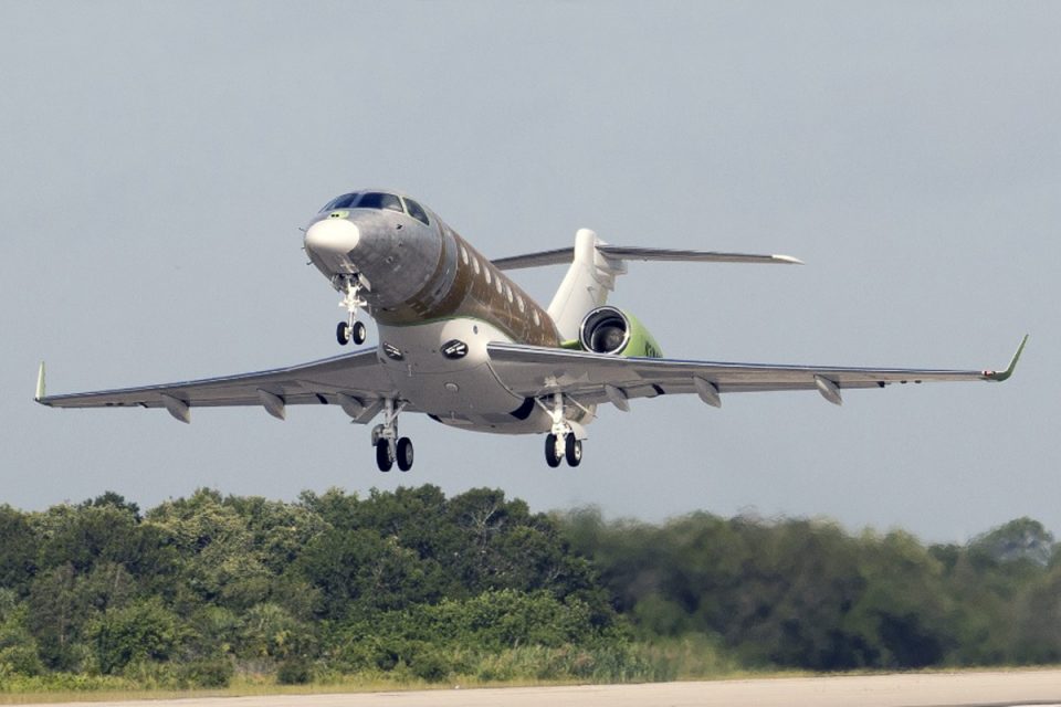 O Legacy 500 tem pode transportar até 10 passageiros e realizar voos de 5.556 km (Embraer)