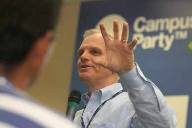 Fundador da Azul, David Neeleman deixa presidência da companhia aérea