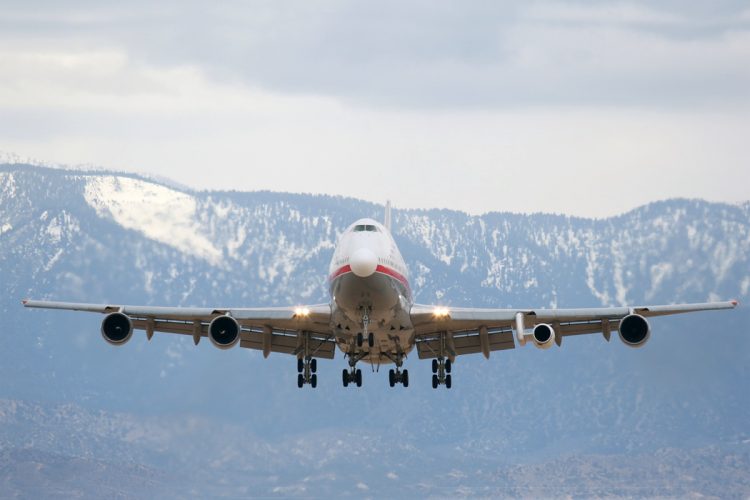 Curiosa imagem do 747 da GE Aviation testando um motor GE Passaport, hoje aplicado no jato executivo Bombardier Global 7000/8000 (Divulgação)