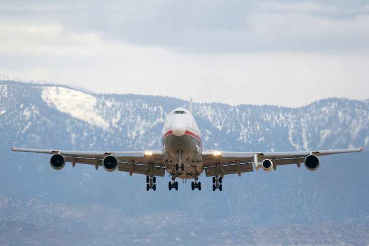 Curiosa imagem do 747 da GE Aviation testando um motor GE Passaport, hoje aplicado no jato executivo Bombardier Global 7000/8000 (Divulgação)