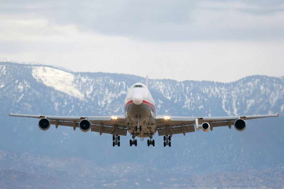 Curiosa imagem do 747 da GE Aviation testando um motor GE Passaport, hoje aplicado no jato executivo Bombardier Global 7000/8000 (Divulgação)