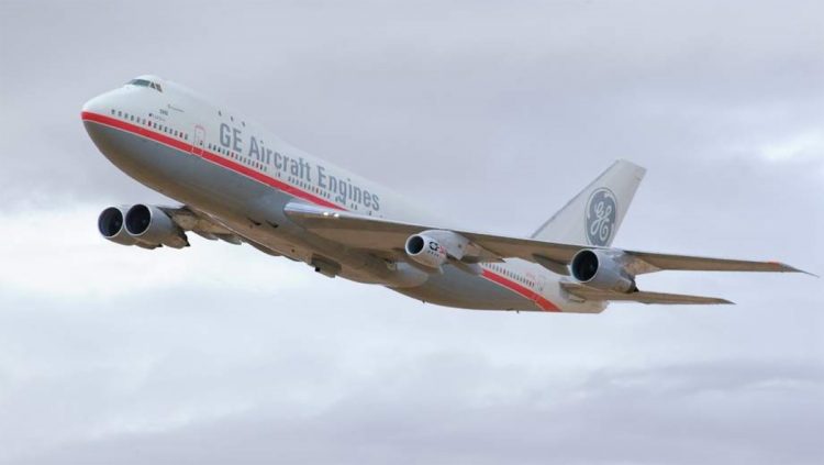 Imagem de testes com o motor CF34-10E, hoje usado no Embraer E190 (Divulgação)