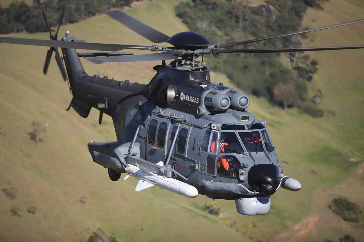 O H225M pode ser armado com dois mísseis Exocet antinavio (Helibras)